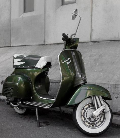 Green Vespa Green Vespa, Vespa Illustration, Vespa Vintage Italy, Vespa Ape, Vespa S, Vespa Piaggio, Retro Scooter, Vintage Vespa, Honda Ruckus