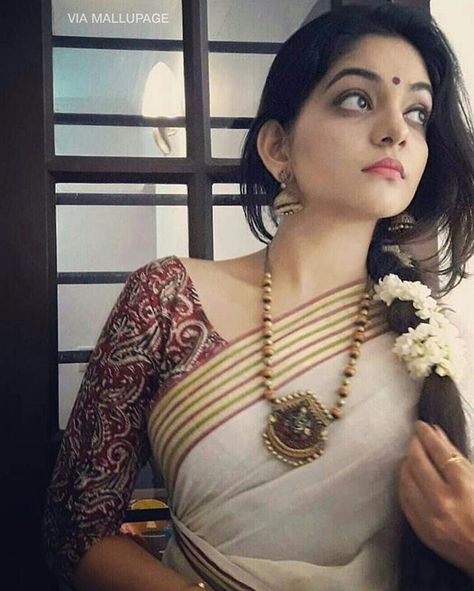 Kasavu Saree Blouse, Onam Saree Kerala, Set Saree Kerala, Ahaana Krishna, Kerala Kasavu Saree, Kerala Jewellery, Kerala Saree Blouse, Onam Outfits, Kerala Saree Blouse Designs