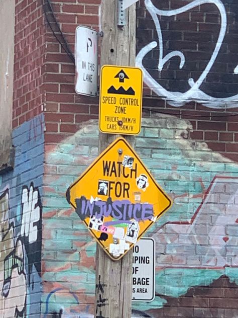 Street Sign Graffiti, Street Culture Aesthetic, Street Sign Art Ideas, Danger Sign Aesthetic, Street Signs Aesthetic, Street Sign Aesthetic, Brick Wall Aesthetic, Brick Wall Graffiti, Street Sign Art