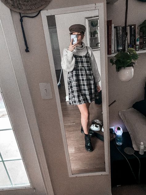 Dress with a big chunky sweater as an under layer. Sweater Under Dress Outfit, Grey Turtleneck Outfit, Dress With Turtleneck Underneath, Sweater With Dress, Dress With Turtleneck, Baggy Jumper, Turtleneck Outfit, Grey Turtleneck, Clothes Diy