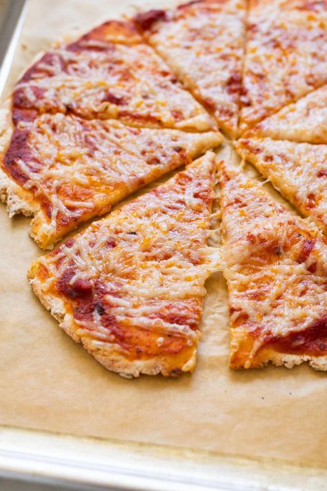 Cottage Cheese Pizza Crust - iFoodReal.com #PizzaTastingandReviews Cheese Pizza Crust, Cottage Cheese Pizza, Cottage Cheese Recipes Healthy, Cheese Crust Pizza, Pizza Crust Dough, Cottage Cheese Eggs, Pizza Shapes, Healthy Low Carb Dinners, Cheese Crust