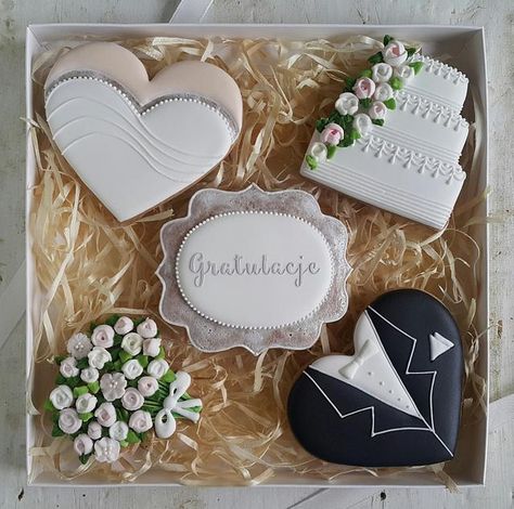 Wedding Biscuits, Wedding Cookies Decorated, Bride Cookies, Wedding Biscuit, Wedding Shower Cookies, Fancy Wedding Cakes, Anniversary Cookies, Engagement Cookies, Bridal Cookies