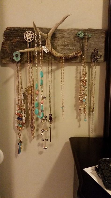 Barn wood, deer antler jewelry holder...( homemade by Kayla and her Dad) Antler Jewelry Holder Diy, Antler Decor Diy Projects, Deer Antler Jewelry Holder, Homemade Jewelry Holder, Diy Deer Antlers, Antler Jewelry Holder, Antler Diy, Diy Necklace Holder, Deer Antler Jewelry