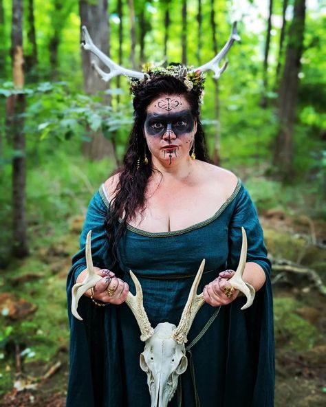 Lauren Marks | I had a BLAST making and wearing my new medieval-esque forest witch costume this weekend... The humidity made the linen droop a bit... | Instagram Witch Costume Woodland, Druid Witch Makeup, Forest Witch Costume, Medieval Witch Costume Forest, Forest Witch Headpiece, Woodland Witch Costume Wood Nymphs, Forest Witch Aesthetic, Druid Costume, Woodland Witch