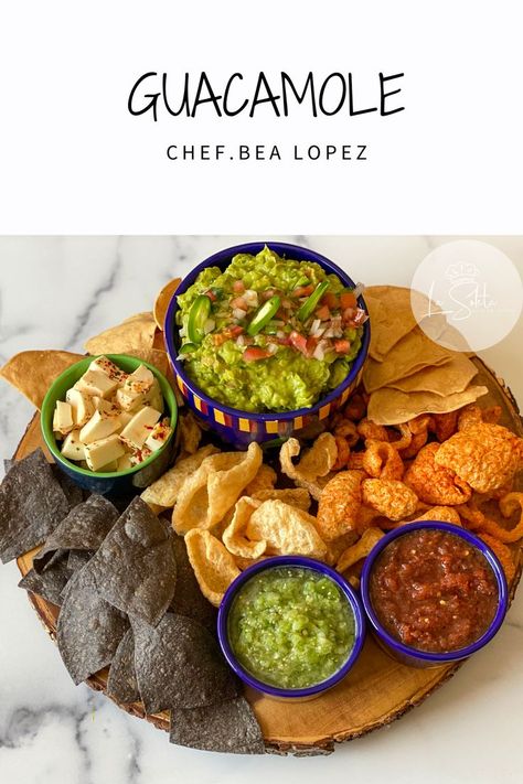 Tabla de guacamole ideal como botana para tus fiestas. #guacamole #botanas Fiesta Mexicana Food Ideas, Botanas Mexicanas Ideas Fiesta, Fiesta Mexicana Ideas, Mexican Dinner Party, Bbq Party Food, Mexican Snacks, Party Food Buffet, Mexican Dinner, Party Food Platters