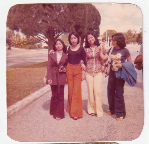 https://flic.kr/p/9FYdKe | bellbottoms | mom was quite a stylish girl Vst & Company, Filipino Retro Outfits, 70s Filipino Fashion, Southeast Asia Fashion, Women’s 70s Fashion, 70s People, 70’s Aesthetic, Philippines Fashion, Filipino Fashion