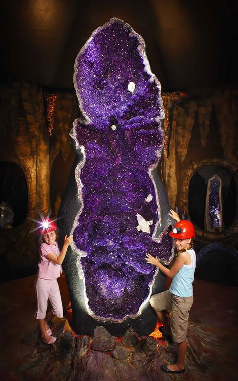 Worlds Biggest Amethyst Geode – The ‘empress Of Uruguay’ Crystal Cave, Pretty Rocks, Beautiful Rocks, Amethyst Geode, The Empress, Mineral Stone, Minerals And Gemstones, Rocks And Gems, Gems And Minerals