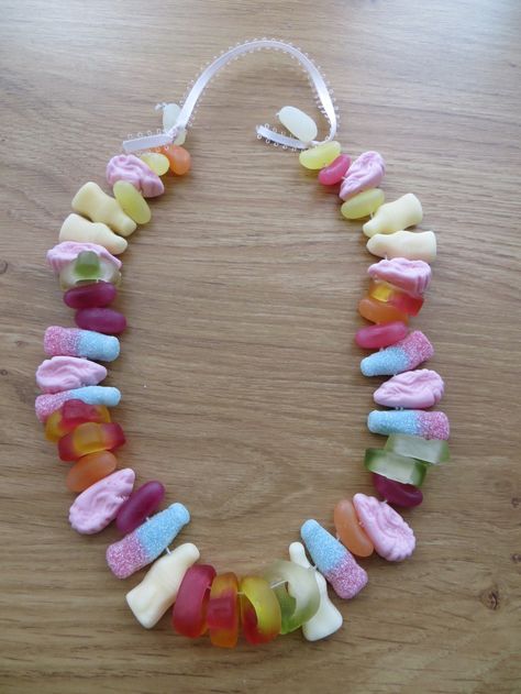 Edible Necklace, Candy Business, Diy Girls, Diy Snacks, Baking Fun, Sweet Necklace, Candy Jewelry, Puja Room, Edible Gifts