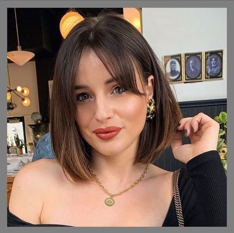 Tattoo For Ladies, Classic Bob Haircut, Haircut With Bangs, Really Short Hair, Classic Bob, Bob Haircut With Bangs, Long Bob Haircuts, Midlength Haircuts, Haircuts For Medium Hair