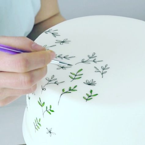 Cake Painting Tutorial, Hand Painted Cake, Painted Cake, Bolo Minnie, Hand Painted Cakes, Tiered Cake, Magic Cake, Cake Decorating Designs, Painted Cakes