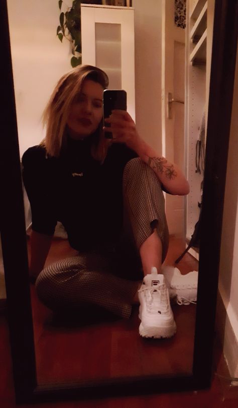 Fila disruptor outfit Fila Disruptor Outfit, White Filas, Fila Outfit, Fila Disruptor, Find My Style, Fila Disruptors, Girls Tumbler, Cute Pics, My Wardrobe