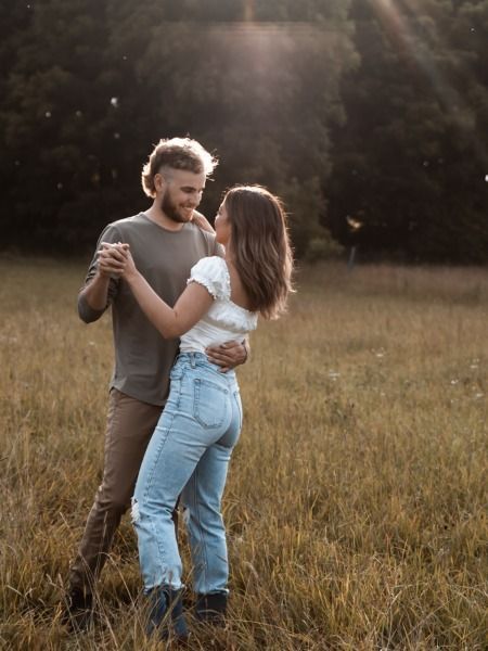 These tips will help you and your partner nail your engagement photography session so you have lasting photos that you’ll cherish for years to come. | Engagement | Engagement photography | Country Roads Engagement | Engagement Photography Tips | Ontario Wedding Photographer. By Wild Peach Photography. 6 Family Member Photos, Engagement Photos While Pregnant, Grassy Engagement Pictures, Engagement Pics Poses, Engagement Poses For Couple Outdoor, Nature Engagement Pictures, Outdoor Engagement Photos Outfits Spring, Call Couple Pictures, Engagement Outdoor Photoshoot