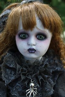 Diy Creepy Porcelain Dolls, Scary Dolls Diy, Creepy Doll Makeup For Kids, Scary Porcelain Dolls, Halloween Dolls Creepy, Upcycle Paintings, Scary Dolls Creepy, Diy Scary Dolls, Gothic Porcelain Doll