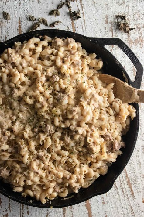 Super Creamy Mac and Cheese with Ground Turkey - Jillian's Healthful Eats Ground Turkey Mac And Cheese, Vegetarian Mac And Cheese, Ground Turkey Pasta Recipes, Cheeseburger Mac And Cheese, White Mac And Cheese, Turkey Recipes Healthy, Mac And Cheese Healthy, Ground Turkey Pasta, Ground Turkey Recipes Easy