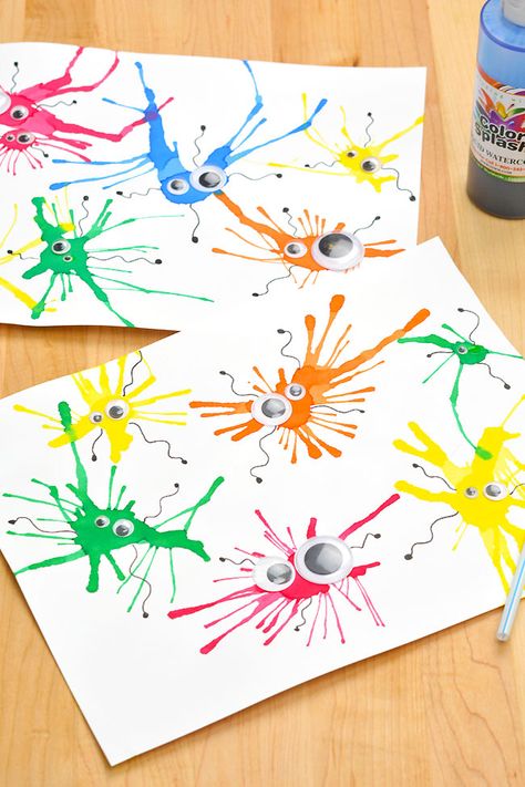 Monster blow painting is such a fun art project for kids! This monster craft is perfect for Halloween, or any time of year. Use a straw to blow paint around paper and then transform the splatters into monsters! It's such a cool process art activity, and you only need a few simple supplies! Halloween A Tivities For Kids, Quick Easy Crafts, Type Mural, Blow Painting, Kites Craft, Diy Pumpkins Crafts, Blow Paint, Art Project For Kids, Monster Craft