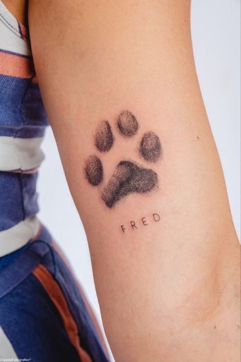 Dog Tattoo Ideas, Dog Memorial Tattoos, Pawprint Tattoo, Dog Paw Tattoo, Paw Tattoo, Fresh Tattoo, Classy Tattoos, Subtle Tattoos, Elegant Tattoos