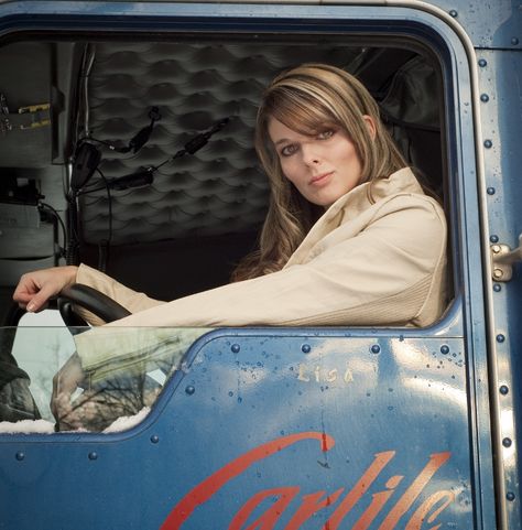 Lisa Kelly in Carlile Kenworth Ice Road Truckers Lisa, Lisa Kelly Trucker, Ice Road Truckers, Gas Station Attendant, Female Trucks, Lisa Kelly, Fragile Beauty, Girl Trucker, Commercial Van