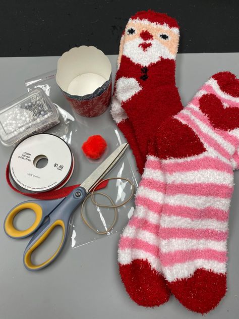 Sock Cupcakes - The Shabby Tree Fuzzy Socks Cupcake Gift, Christmas Cupcake Socks, Socks In A Mug, Christmas Sock Craft, Wrapping Socks For Christmas, Cupcake Socks How To Make, Sock Gifts For Christmas, Cute Ways To Gift Socks, Sock Cupcakes Diy How To Make