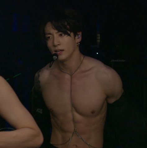 JUNGKOOK ABS Shirtless BTS MONUMENTS BEYOND THE STAR DOCUMENTARY 'EP.7:STILL PURPLE' Jungkook Physique, Jungkook Workout Photo, Aesthetic Abs Women, Jungkook Six Pack Photo, Jungkook Naked Photoshop, Jungkook Shirtless Bts, Jungkook With Abs, Jungkook Shoulders, Jungkook Chest Muscles