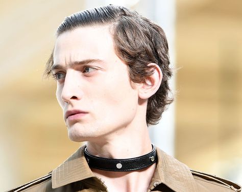 So This Happened: Men Have Discovered the Choker Trend Men Choker, Red Bandana, Androgynous Fashion, Black Choker, Kardashian Jenner, Guys And Girls, Grunge Fashion, Fashion Trend, Men Necklace