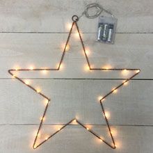 Božićne Dekoracije, Christmas Interior Decor, Battery Operated String Lights, Hanging Paper Lanterns, Warm White Led Lights, Creative Wall Decor, Metal Star, Christmas Interiors, Wooden Stars