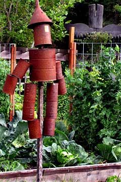 Tin Scarecrow | Flickr - Photo Sharing! Tin Can Art, School Garden, Tin Cans, Gorgeous Gardens, Fire Pits, Garden Crafts, Landscaping Ideas, Garden And Yard, Green Plants