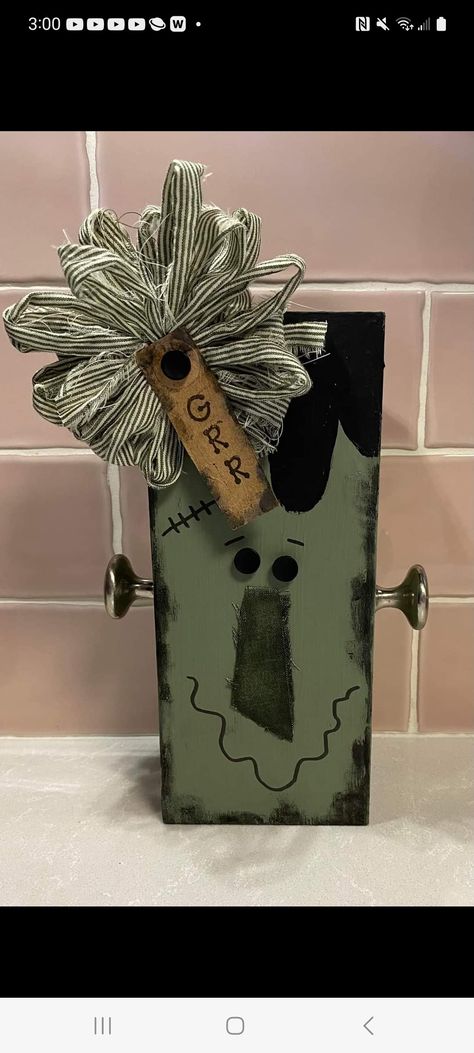 Wood Block Halloween Crafts, Scrap Wood Halloween Crafts, Halloween Wood Blocks Crafts, Diy Projects Scrap Wood Ideas, Primitive Halloween Wood Crafts, Wood Block Fall Crafts, Scrap Wood Pumpkins, Easy Diy Fall Crafts To Sell, Scrap Wood Ideas Diy