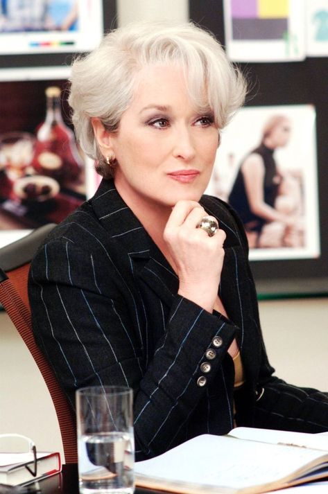 Tendenza capelli bianchi Devil Wears Prada Outfits, Meryl Streep Movies, Prada Outfits, Miranda Priestly, Kelly Osbourne, Diane Keaton, Devil Wears Prada, Helen Mirren, Kirsten Dunst