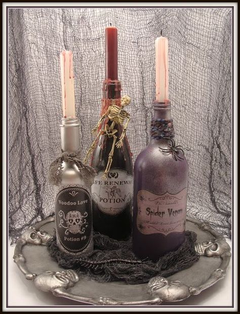 DIY - $ store tray + Potion Bottles, including the Labels. How spooky is this ? (Source : http://www.craftyincrosby.com/2012/10/spooky-potion-bottles-and-dollar-store.html) #halloween #diy #decor Diy Halloween Dekoration, Fun Diy Halloween Decorations, Creative Halloween Decorations, Halloween Decor Diy, Easy Diy Halloween Decorations, Hallowen Ideas, Halloween Fest, Casa Halloween, Homemade Halloween Decorations