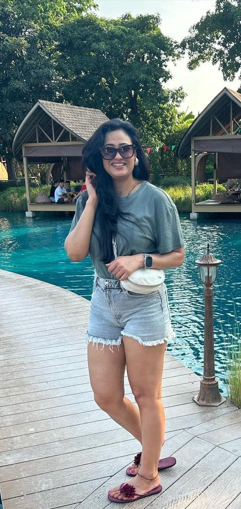 Shweta Avasthi, Anushka Shetty Navel, Shweta Menon, Lavanya Tripathi, Shweta Tiwari, Ladies Shorts, Female Celebrity Fashion, Anushka Shetty, Beautiful Smile Women