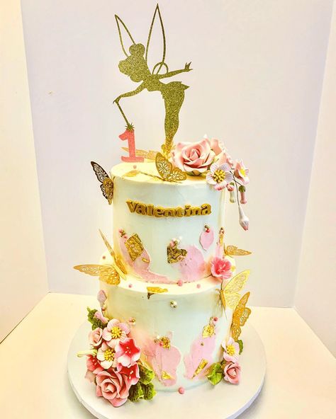 Tinkerbell Cake Design, Bell Birthday Cake, Tinker Bell Cake, Tinkerbell Birthday Cakes, Tinkerbell Party Theme, Fairy Birthday Cake, Tinkerbell Birthday, Tinkerbell Cake, Jasmine Birthday