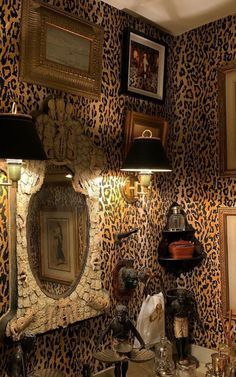 Leopard Bathroom, Leopard Print Bathroom, Animal Print Bathroom, Leopard Print Wallpaper, Print Bathroom, Shirts Vintage, Pants Vintage, Y2k Clothing, Bathroom Inspo