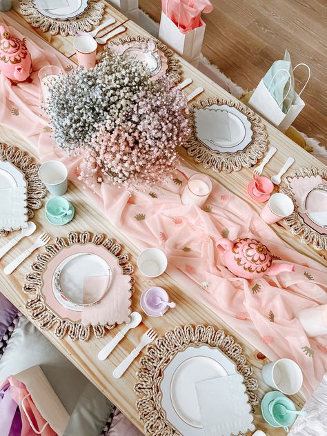 Frozen Princess Party, Royal Fiveness, Sophie Tea, Wildflower Party, Shabby Chic Tea Party, Kids Party Inspiration, Royal Tea Parties, Disneyland Birthday, Mickey Theme