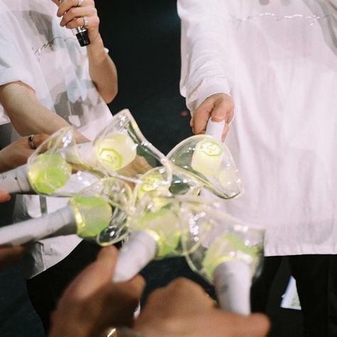 Anto di Instagram "They are so important to me. Happy 5th anniversary, for more years together 💚  #5YearsWithGOT7 #GOT7 #갓세븐" Got7 Funny, Got7 Aesthetic, Got7 Jb, Got7 Bambam, Got7 Mark, Mark Tuan, Jackson Wang, Got7, Wedding Sneaker