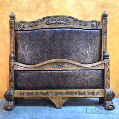 Western Headboard, Pallet Wall Bedroom, Rustic Bedroom Furniture Sets, Spanish Style Furniture, Spanish Furniture, Small Bedroom Remodel, Rustic Bedroom Furniture, Custom Headboard, Western Furniture