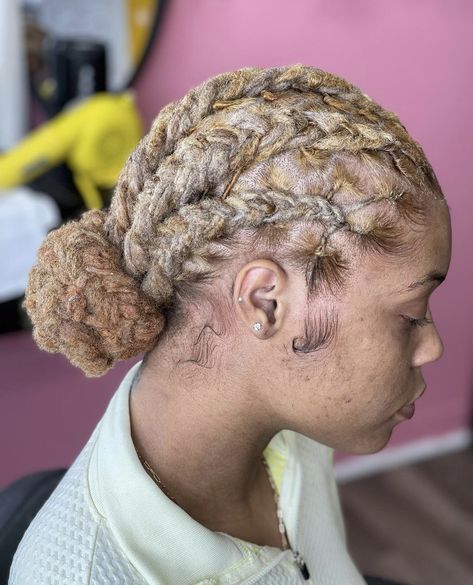 Wayda Braids, Short Dreadlocks Styles, Feminine Masculine, Short Locs Hairstyles, Faux Locs Hairstyles, Dreadlock Style, Dreadlock Styles, Dreads Styles, Cute Box Braids Hairstyles