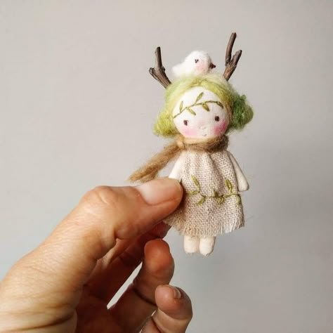 Fabric Doll Faces Diy, Free Fairy Doll Sewing Patterns, Waldorf Fairy Doll, Tiny Waldorf Doll, Forest Fairy Doll, Peg Doll, Homemade Dolls, Untidy Artist Fairy Dolls, Waldorf Doll