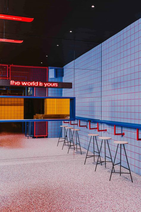 Hip Hop Cafe Design, American Retro Interior, Retro Restaurant Interior, American Burger Restaurant Design, Retro Burger Shop, Pop Culture Interior Design, New Retro Interior Design, Hip Hop Interior Design, Burger Interior Design