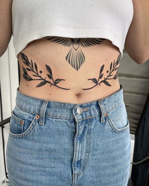 Garrett McGeein on Instagram: "Belly leaves for my homie @sienastanford 🧡🤘🏽 . . . . . . . #stomachtattoo #planttattoo #finelinetattoo #blackworktattoo" Vines On Stomach Tattoo, Stomach Vine Tattoo, Plus Size Stomach Tattoo, Upper Stomach Tattoos, Dragon Thigh Tattoo, Self Tattoo, Lower Stomach Tattoos, Random Tattoos, Paradise Tattoo