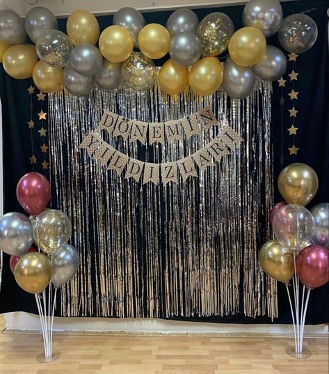 Simple Balloon Arch, Birthday Arch, Graduation Party Pictures, Birthday Background Design, Birthday Decorations At Home, Disco Party Decorations, Happy Birthday Decor, Birthday Room Decorations, Paper Crafts Magazine