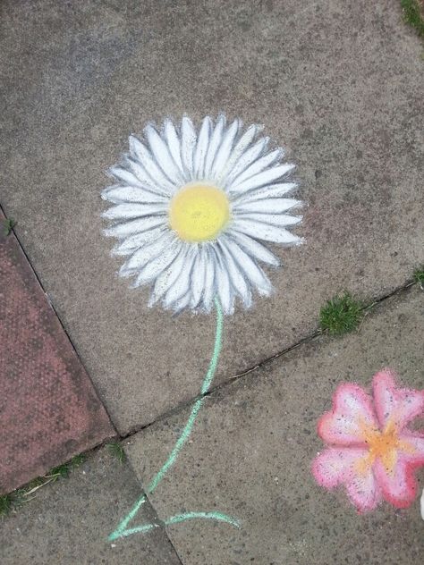 Chalk Art Ideas Aesthetic, Sidewalk Chalk Art Ideas Creative, Flower Chalk Art, Chalk Flowers, Easy Chalk Drawings, Chalkboard Inspiration, Chalk Designs, Fun Chalk Art, Sidewalk Paint