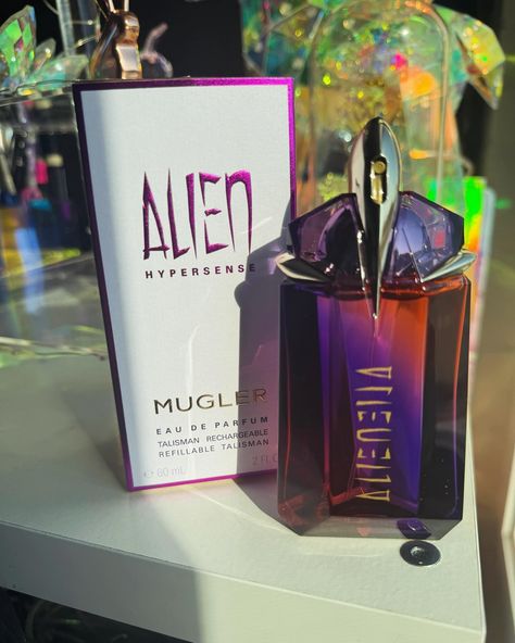 Yesterday was #NationalFragranceDay so what is your latest perfume favorite? 👽🧡💫🛸💜Mine is **Mugler Alien Hypersense** it’s SCENTsational and out of this World 🚀#gifted by @influenster for my honest review Just experienced the new Alien Hypersense Eau De Parfum by Mugler and it’s a sensory explosion! 🎆 The opening notes of vibrant green mandarin and crisp pear are so vivid, it’s like you can taste them. 🍐 The heart of the fragrance reveals the hyper-feminine Jasmine sambac, providing an opule... Mugler Perfume, Alien Perfume, Mugler Alien, The Best Perfume, Jasmine Sambac, Green Fruit, Light Touch, Beauty Must Haves, Best Perfume