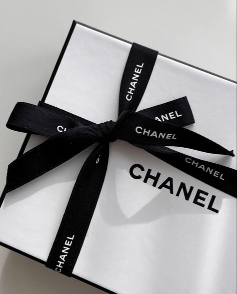 Chanel Packaging, Store Counter Design, Blair Waldorf Aesthetic, Black And White Wallpaper Iphone, Best Quotes From Books, Mode Chanel, Chanel Collection, Super Rich Kids, Luxury Lifestyle Dreams