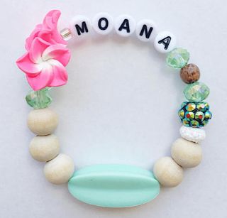 pretty Moana bracelet - great gift ideas Moana Bracelet, Moana Halloween Costume, Moana Gifts, Moana Necklace, Moana Birthday Party Theme, Moana Movie, Moana Theme, Disney Bracelet, Moana Birthday Party