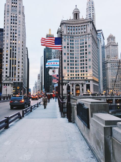 Magnificent Mile Chicago, New York Sightseeing, Chicago Wallpaper, Chicago Magnificent Mile, Nyc Vacation, Chicago Vacation, American Firefighter, Marshall Fields, Chicago Aesthetic