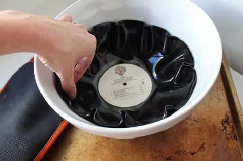 Recycled Vinyl Records Ideas, 45 Records Repurposed, Melted Record Bowl, Melting Records Into Bowls, Album Bowls Old Records, Vinyl Bowls Diy, Record Bowl Diy, Diy Record Bowl, Record Bowls Diy How To Make