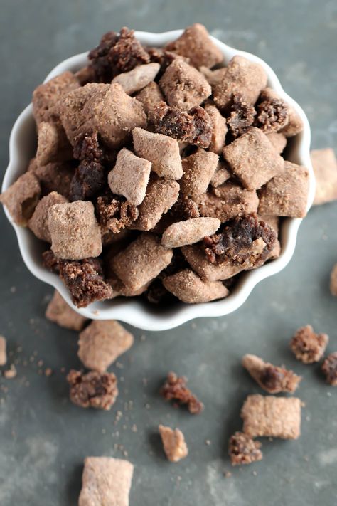 Peanut Butter Puppy Chow, Protein Puppy Chow, Muddy Buddies Recipe, Puppy Chow Recipes, Cereal Snacks, Chex Mix Recipes, Protein Packed Snacks, Chewy Brownies, Muddy Buddies