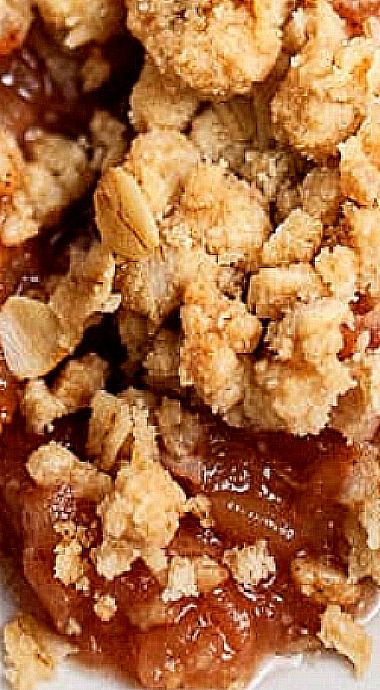 Ina Garden Old Fashioned Apple Crisp, Ina Gartens Apple Crisp, Skillet Apple Crisp Pioneer Woman, Ina Garten Apple Crisp Recipe, Apple Walnut Crisp, Ina Garden Apple Crisp, Double Crumb Apple Crisp, Best Apple Crisp Recipe Pioneer Woman, Ina Garten Apple Pie Bars