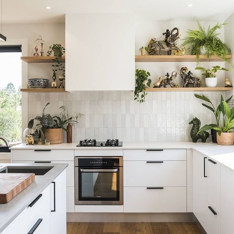 Backsplash Minimalist Kitchen Backsplash, Herringbone Backsplash Kitchen, Brick Herringbone, Kitchen Backslash, Kitchen Backsplash Trends, Brick Backsplash Kitchen, Subway Tile Backsplash Kitchen, White Tile Backsplash, Lake House Kitchen