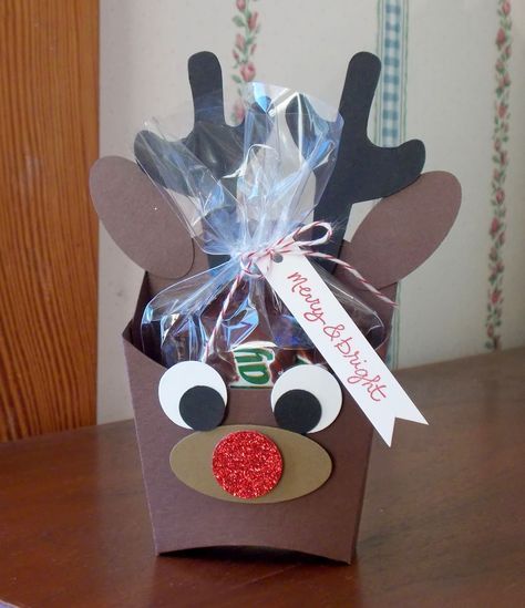 Laura's Works of Heart: REINDEER FRY BOX: Fry Box, Christmas Treats Holders, Cheap Christmas Gifts, Diy Christmas Gifts Cheap, Treat Holders, Candy Crafts, Christmas Paper Crafts, Christmas Treat, French Fry